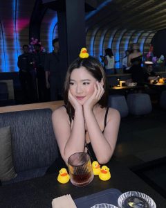 wanita cantik di club black owl PIK