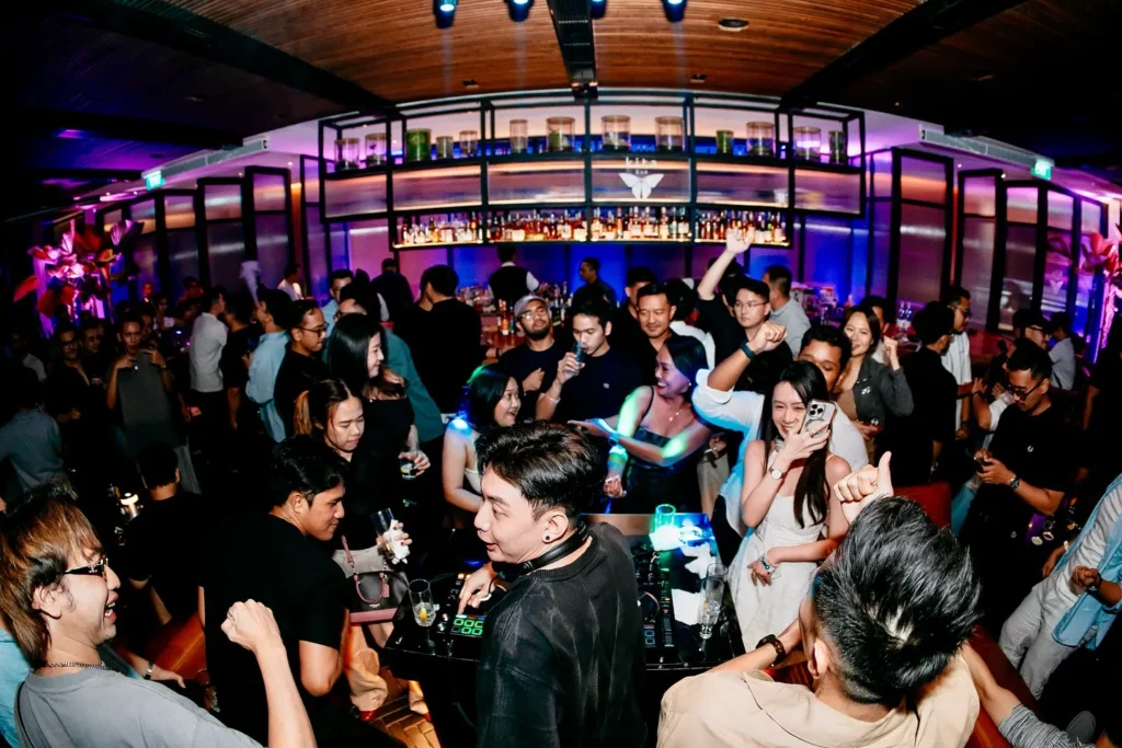 kita bar crowd atmosphere